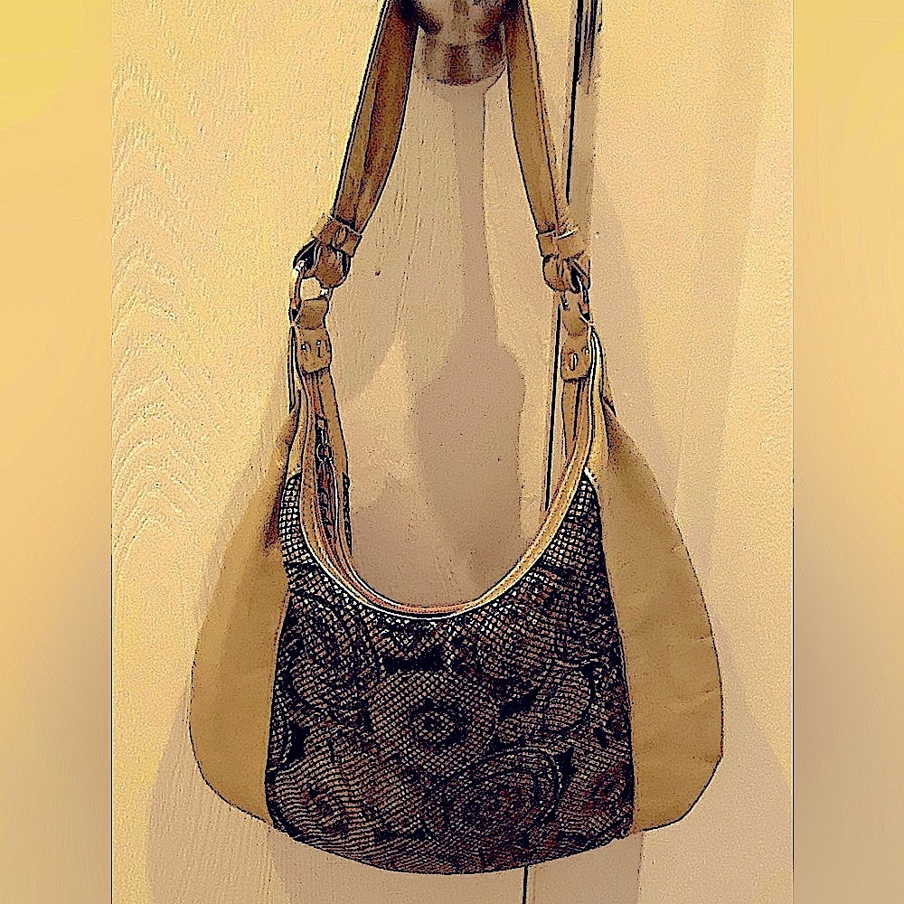 RARE Vintage WD By Whiting & Davis Gold Leather Shoulder Bag Mesh Gold Accents